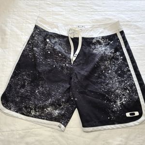 Oakley Board Shorts Black & White 34